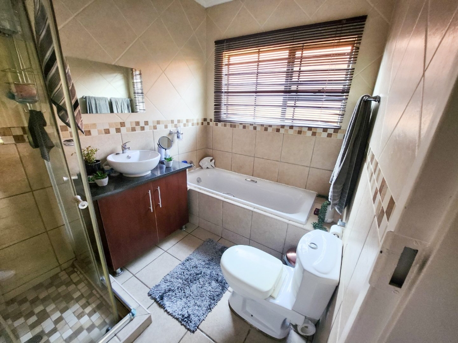 3 Bedroom Property for Sale in La Hoff North West